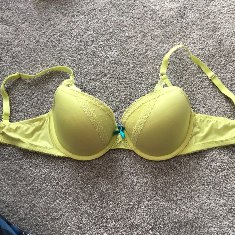 Victoria secret push up bra 34D
